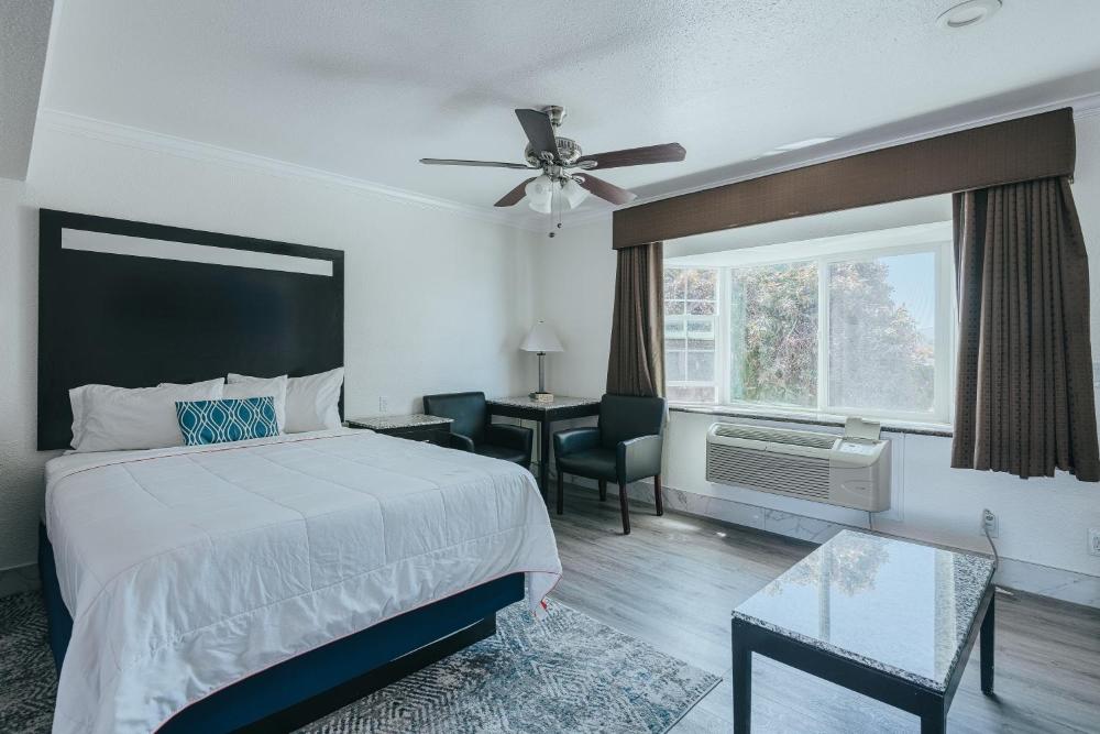 Deluxe Two Queen Bed Room Suite - Upstairs, Non-Smoking, No Pets interior